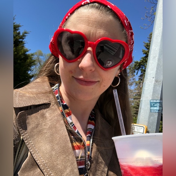 Meet your Posher, Katie - Picture 2 of 5